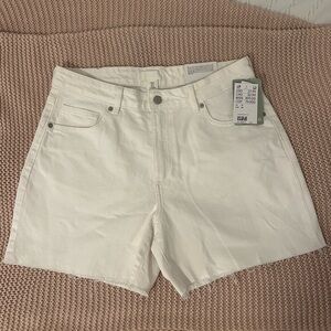 NWT H&M Women's 12 White Denim High Rise Cut Off Shorts 15” length 5” inseam